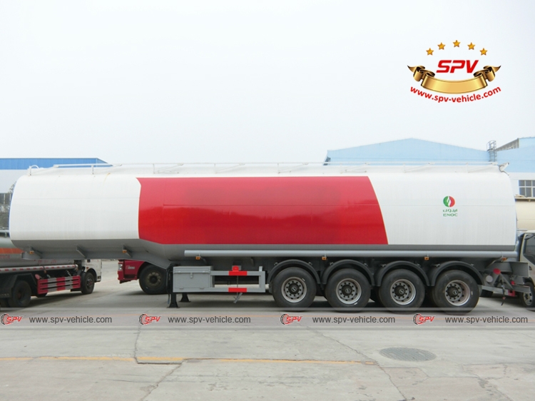 Side view of 50,000 Litres Oil Tank Semi-trailer 4 Axles Side view of 50,000 Litres Oil Tank Semi-trailer 4 Axles